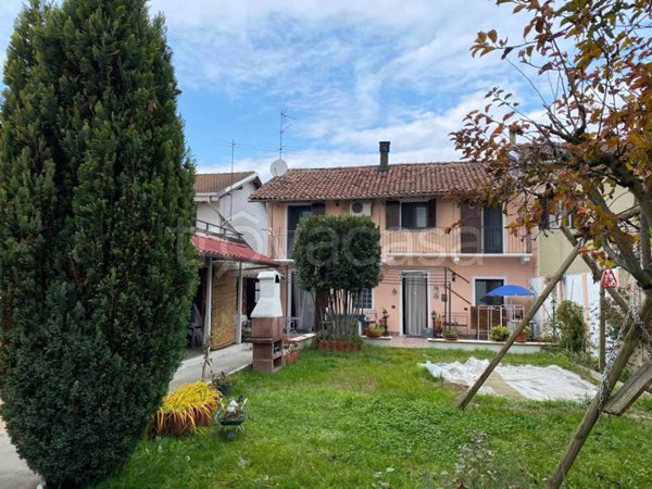 casa indipendente in vendita a Borgolavezzaro