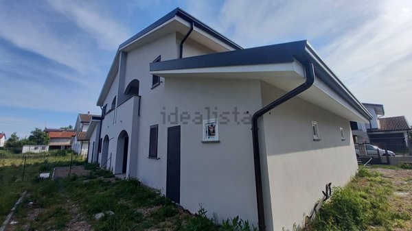 casa indipendente in vendita a Borgolavezzaro