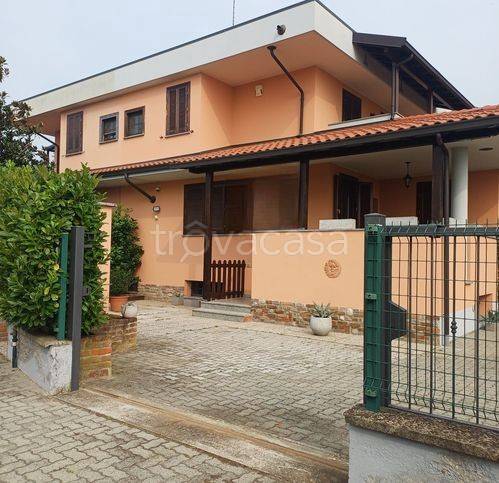 casa indipendente in vendita a Borgolavezzaro