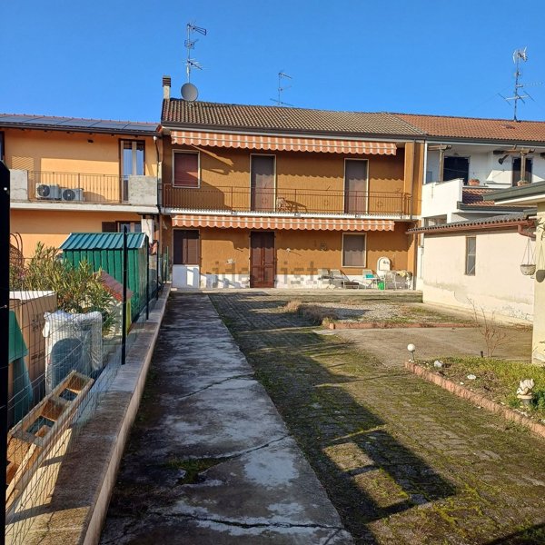 appartamento in vendita a Borgolavezzaro