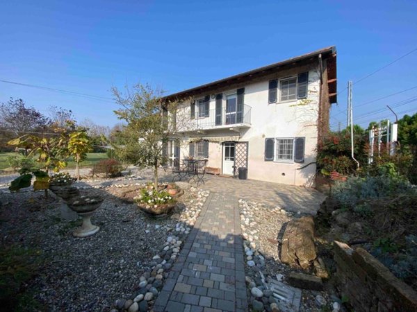 casa indipendente in vendita a Borgolavezzaro