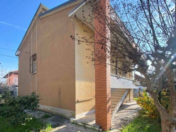 casa indipendente in vendita a Borgolavezzaro