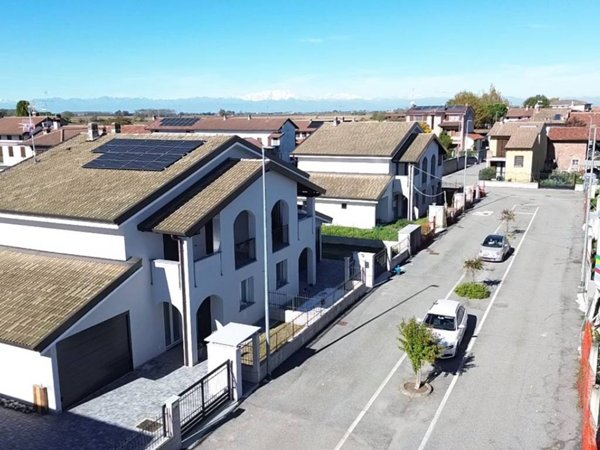 casa indipendente in vendita a Borgolavezzaro