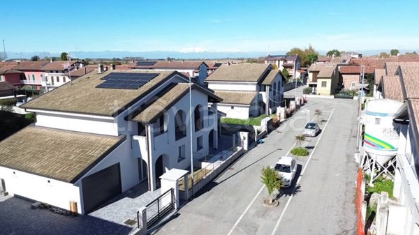 casa indipendente in vendita a Borgolavezzaro