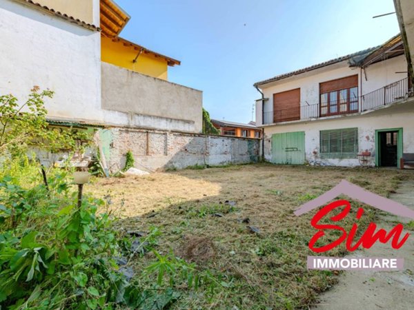 casa indipendente in vendita a Borgolavezzaro