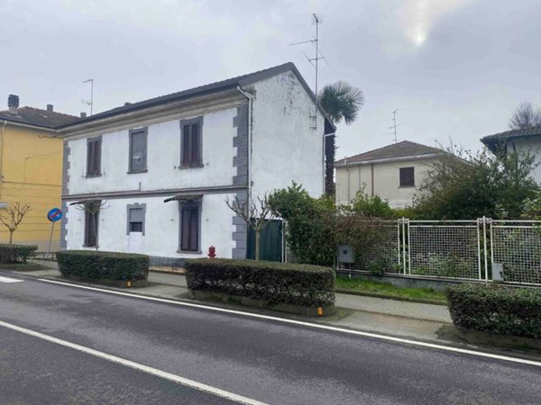 casa indipendente in vendita a Borgolavezzaro