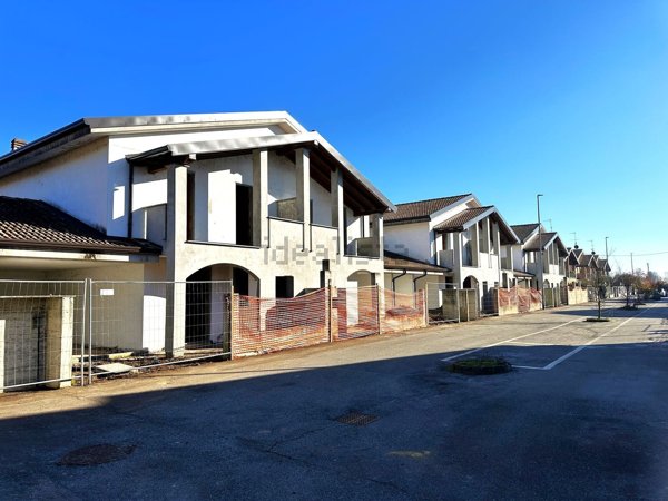 casa indipendente in vendita a Borgolavezzaro