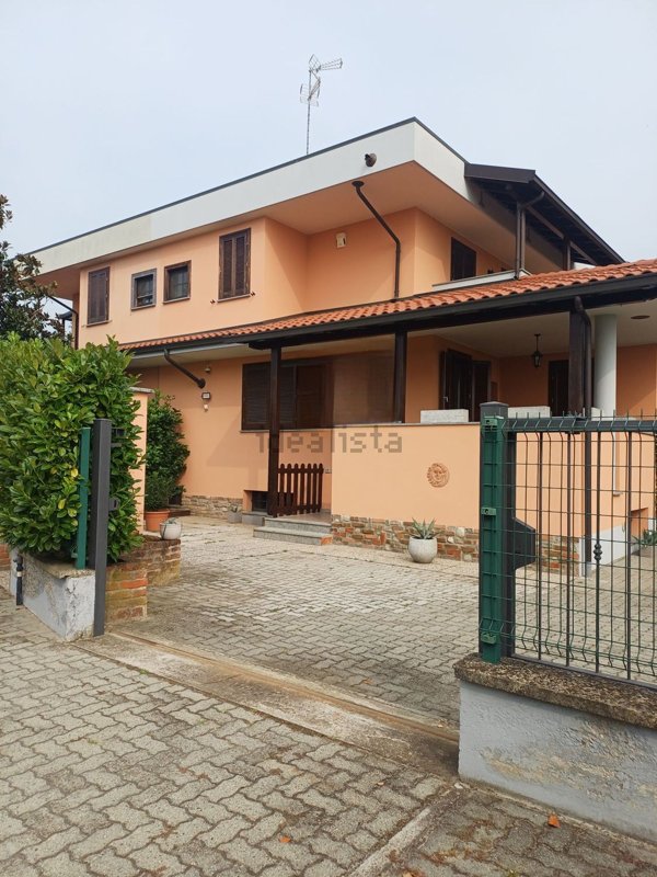 casa indipendente in vendita a Borgolavezzaro