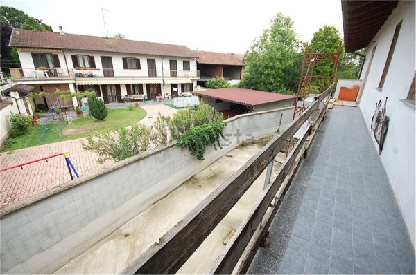 casa indipendente in vendita a Borgolavezzaro