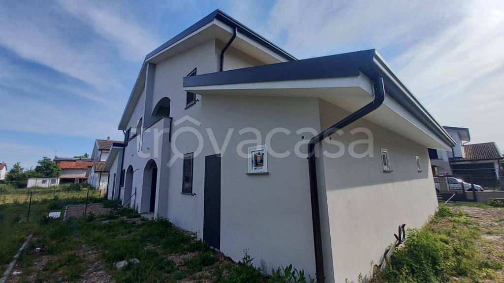 casa indipendente in vendita a Borgolavezzaro