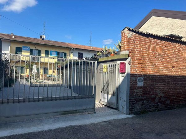 casa indipendente in vendita a Borgolavezzaro