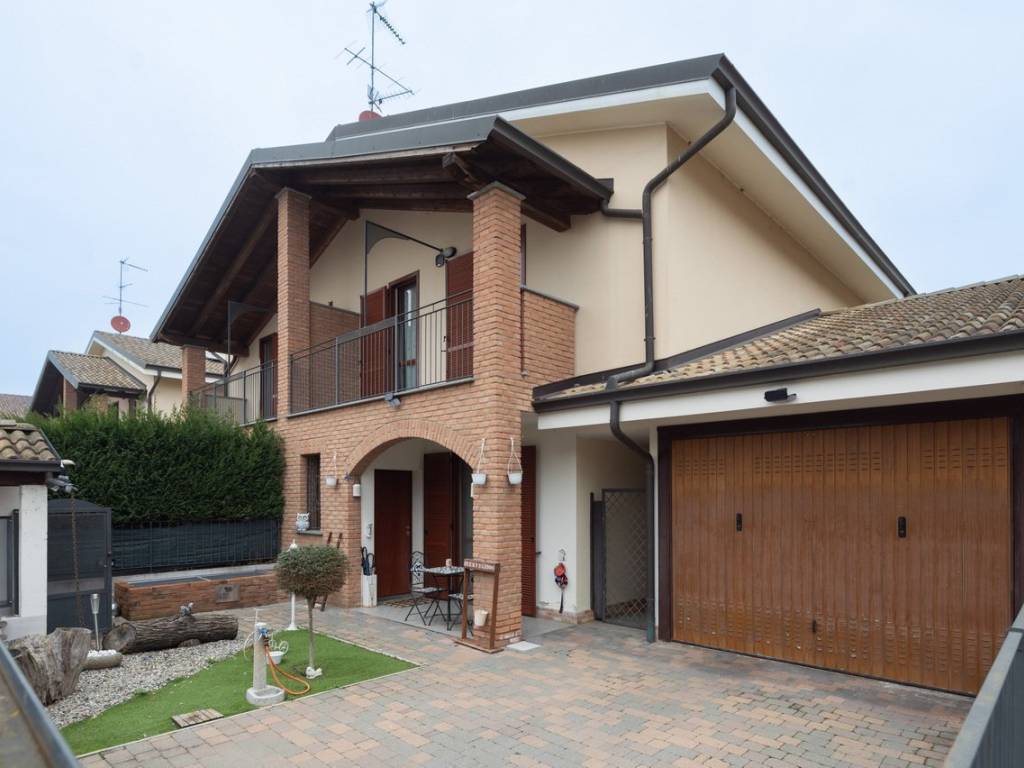 casa indipendente in vendita a Borgolavezzaro