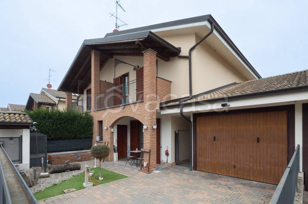 casa indipendente in vendita a Borgolavezzaro