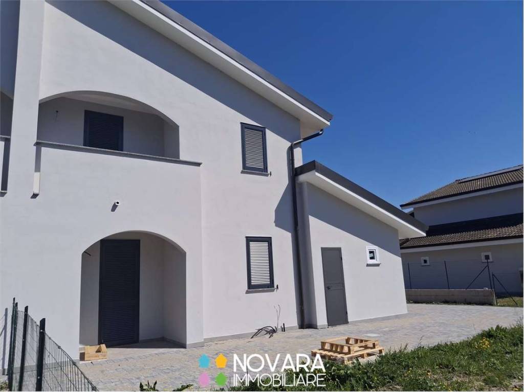 casa indipendente in vendita a Borgolavezzaro