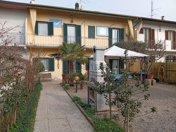 casa indipendente in vendita a Borgolavezzaro