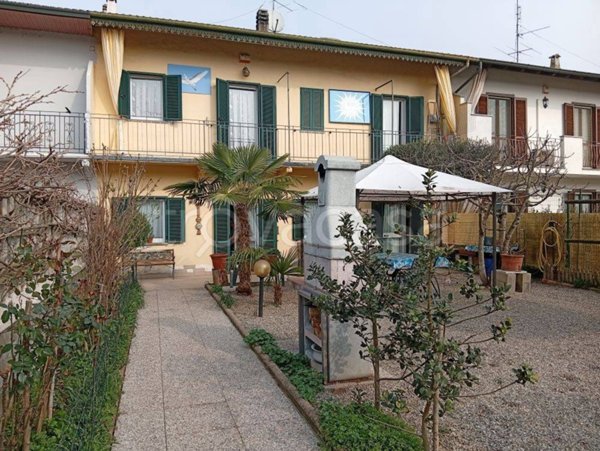 casa indipendente in vendita a Borgolavezzaro