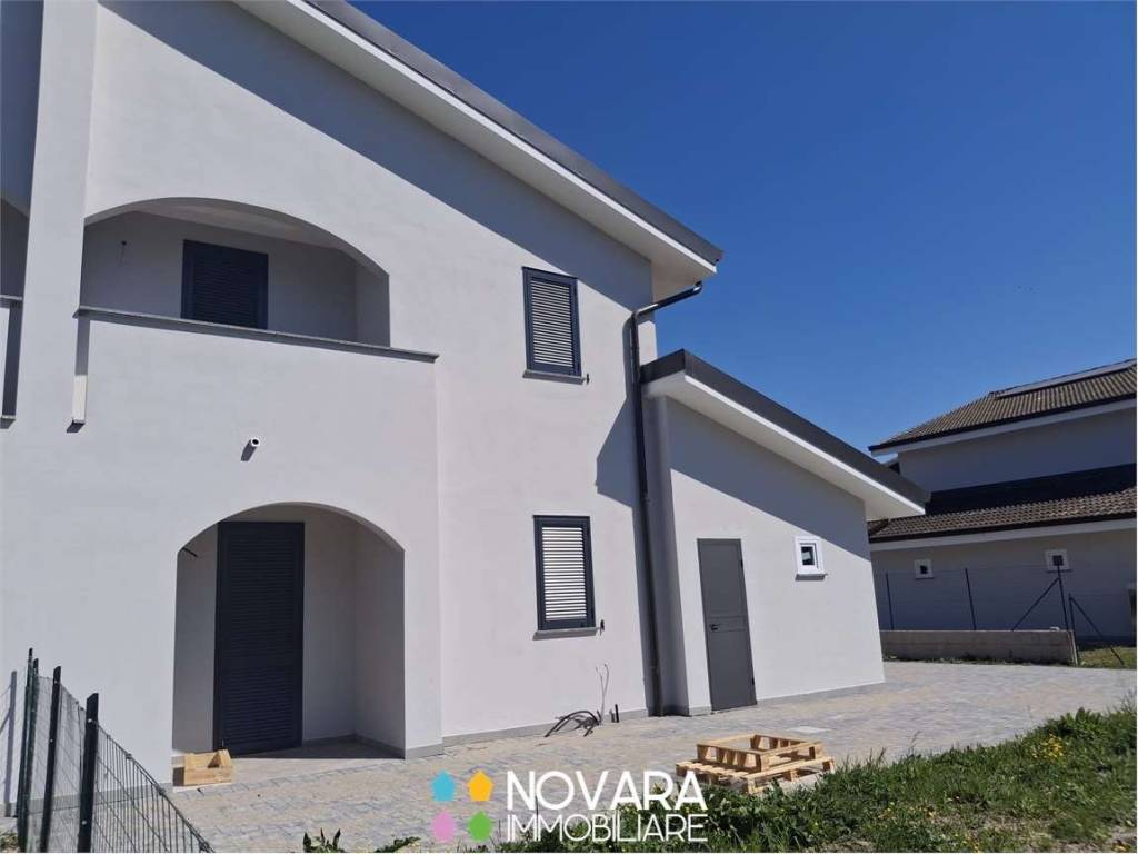 casa indipendente in vendita a Borgolavezzaro