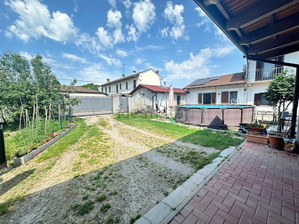 casa indipendente in vendita a Borgolavezzaro