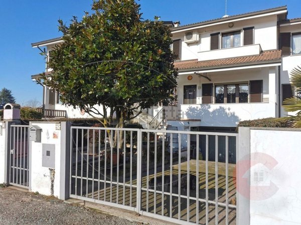 casa indipendente in vendita a Borgolavezzaro