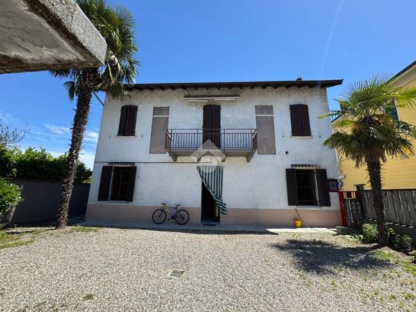 casa indipendente in vendita a Borgolavezzaro