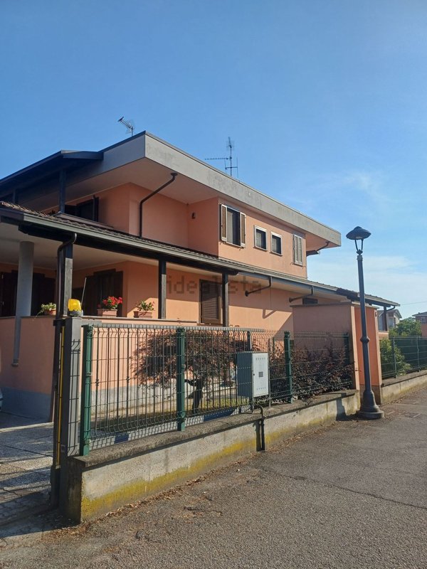 casa indipendente in vendita a Borgolavezzaro
