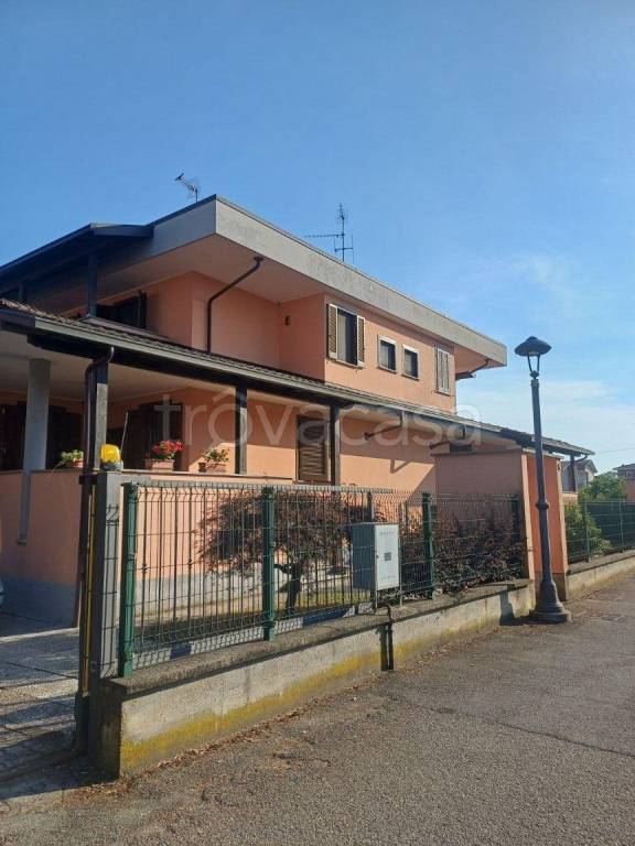 casa indipendente in vendita a Borgolavezzaro