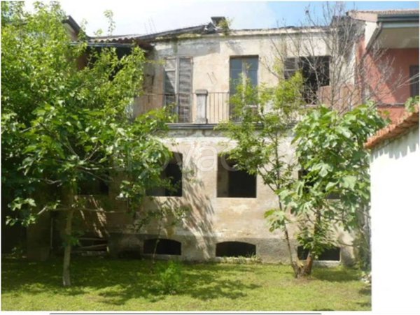 rudere in vendita a Borgolavezzaro