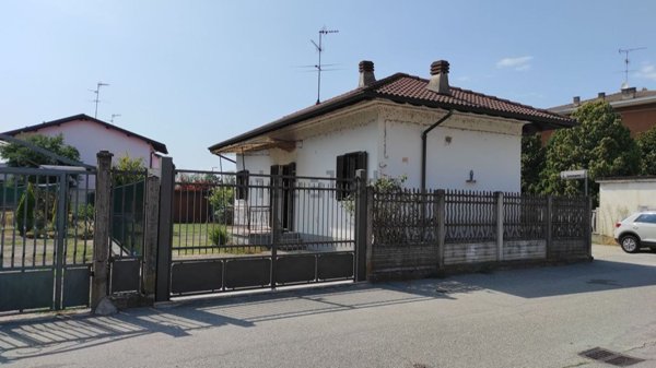 casa indipendente in vendita a Borgolavezzaro