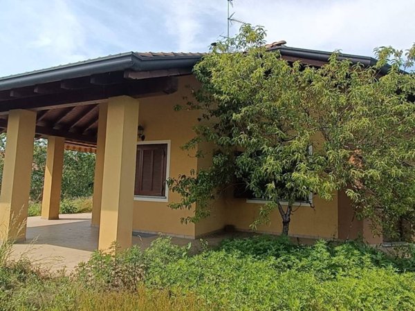 casa indipendente in vendita a Borgomanero