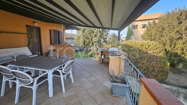 casa indipendente in vendita a Borgomanero