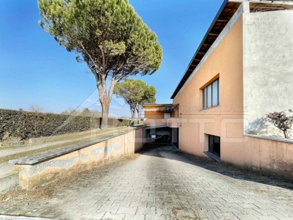 negozio in vendita a Borgomanero