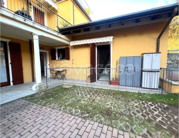 appartamento in vendita a Borgomanero in zona Santa Cristina