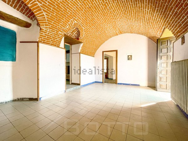 appartamento in vendita a Borgomanero in zona Santa Croce