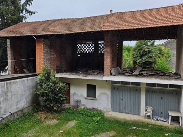 casa indipendente in vendita a Borgomanero