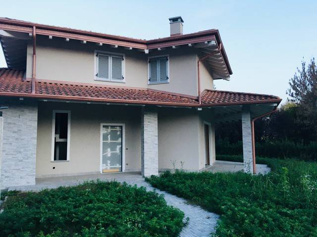 casa indipendente in vendita a Borgomanero
