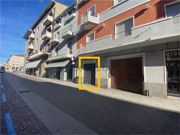 negozio in vendita a Borgomanero