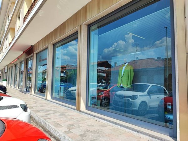 negozio in vendita a Borgomanero