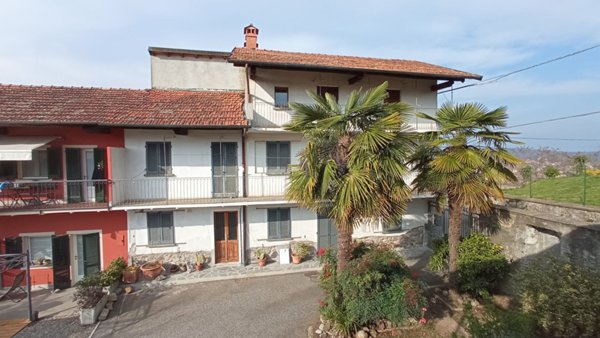 casa indipendente in vendita a Borgomanero in zona Vergano