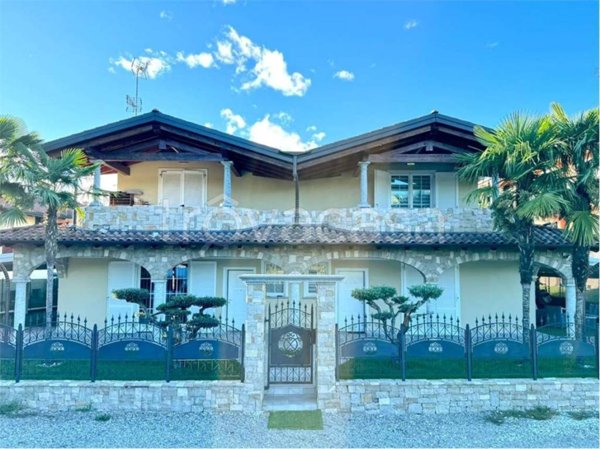 casa indipendente in vendita a Borgomanero