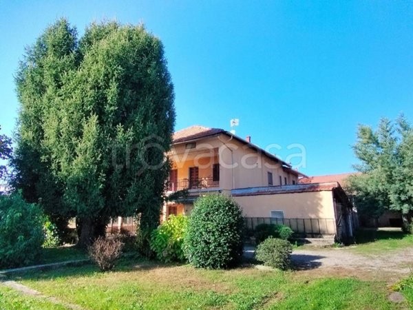 casa indipendente in vendita a Borgomanero in zona Santa Cristina