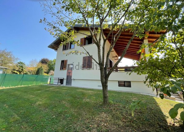 casa indipendente in vendita a Borgomanero