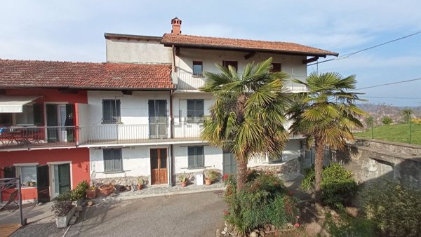 appartamento in vendita a Borgomanero in zona Vergano