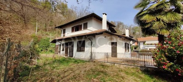 casa indipendente in vendita a Borgomanero
