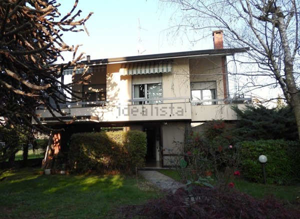 casa indipendente in vendita a Borgomanero