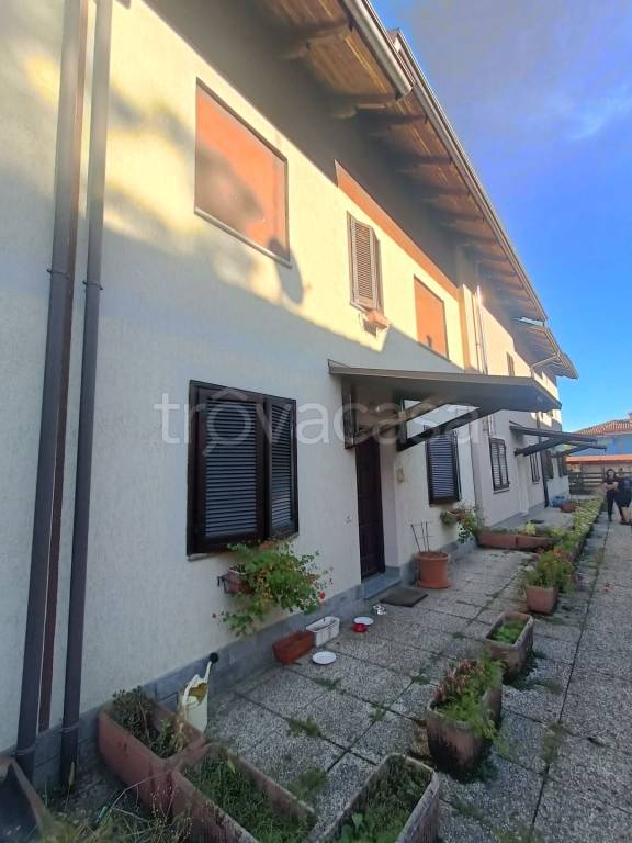 casa indipendente in vendita a Borgomanero
