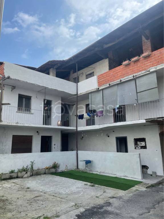 casa indipendente in vendita a Borgomanero