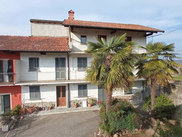 casa indipendente in vendita a Borgomanero in zona Vergano