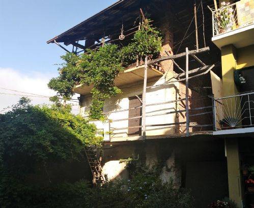 casa indipendente in vendita a Borgomanero in zona Vergano