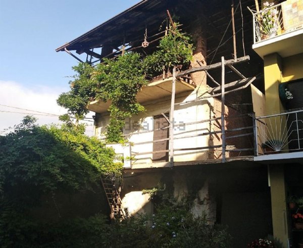 appartamento in vendita a Borgomanero in zona Vergano