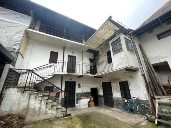 casa indipendente in vendita a Borgomanero